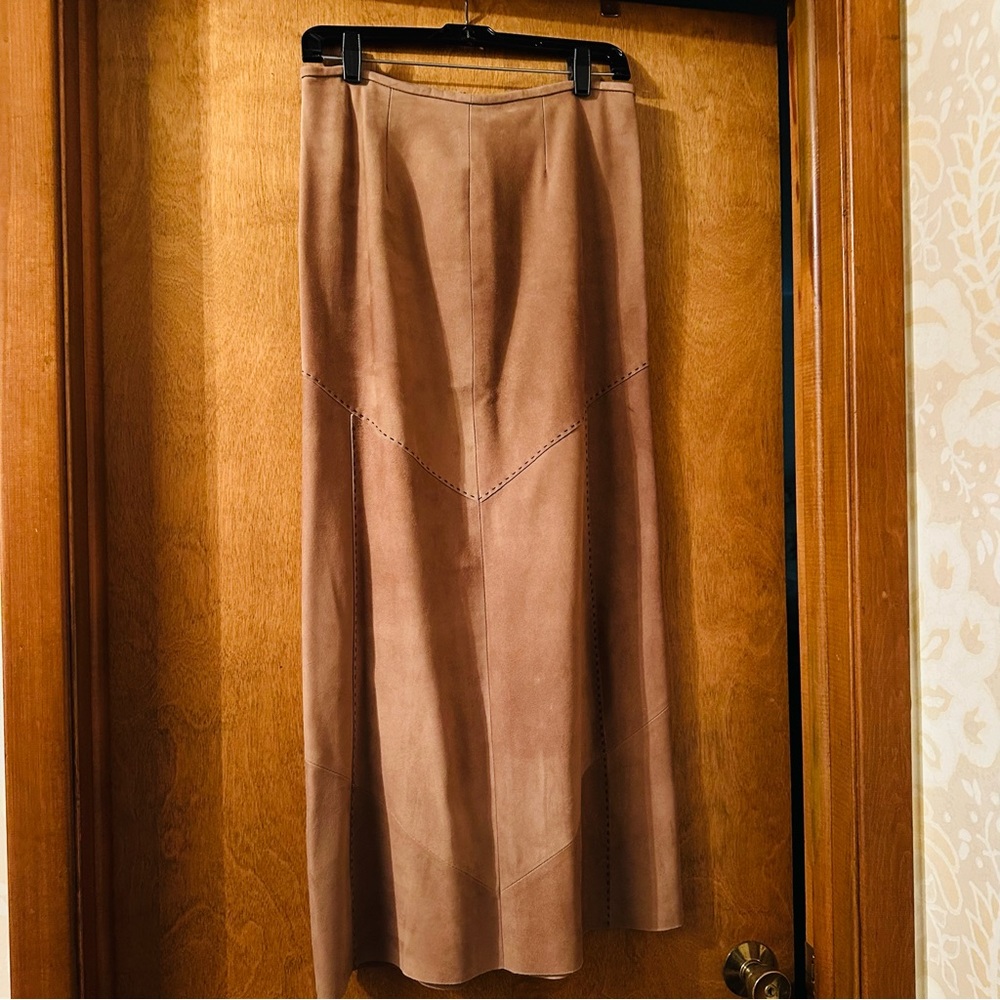 RTW CHARLESTON Suede Skirt in a beautiful tan. Size 42.